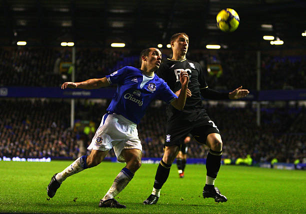 夫爵士担任 夫爵士担任